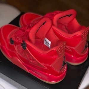 Jordan Retro 4s size 9 wmns 7.5 men’s